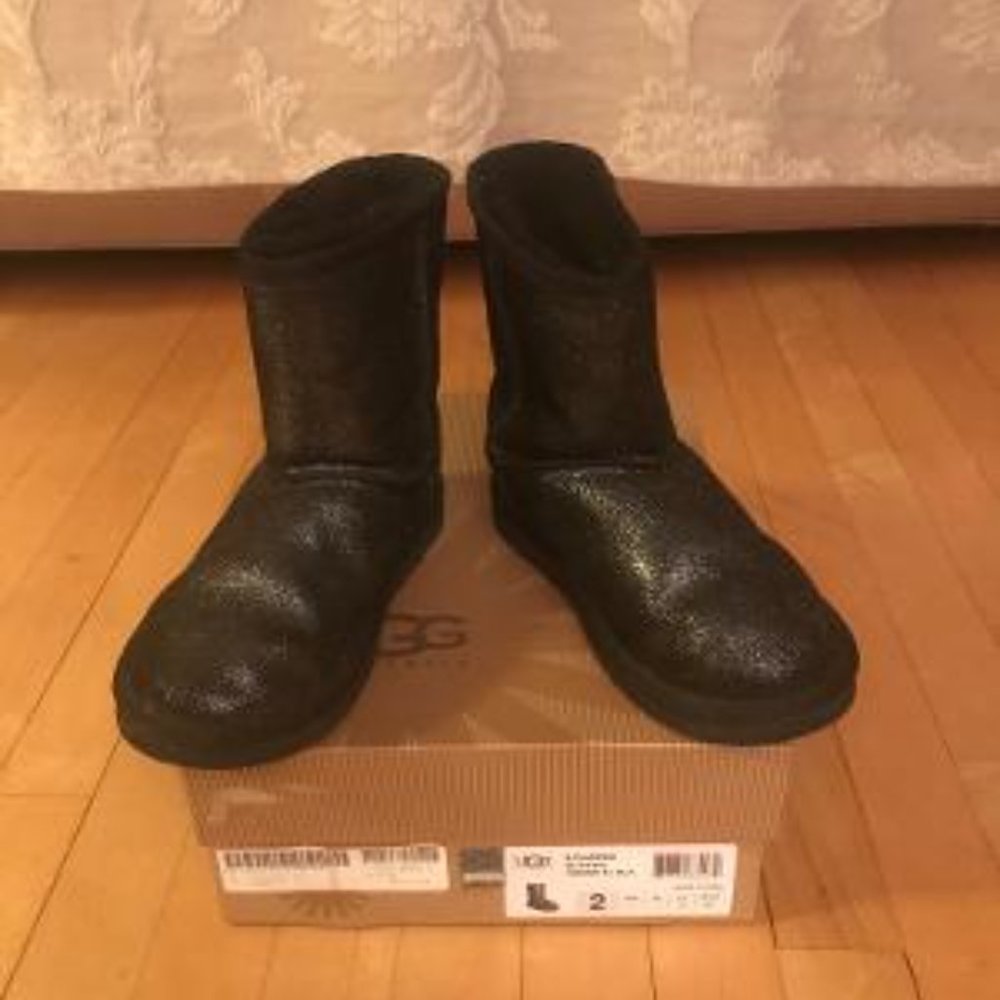 Ugg Kids Black Classic Glitter (Authentic) Size 2